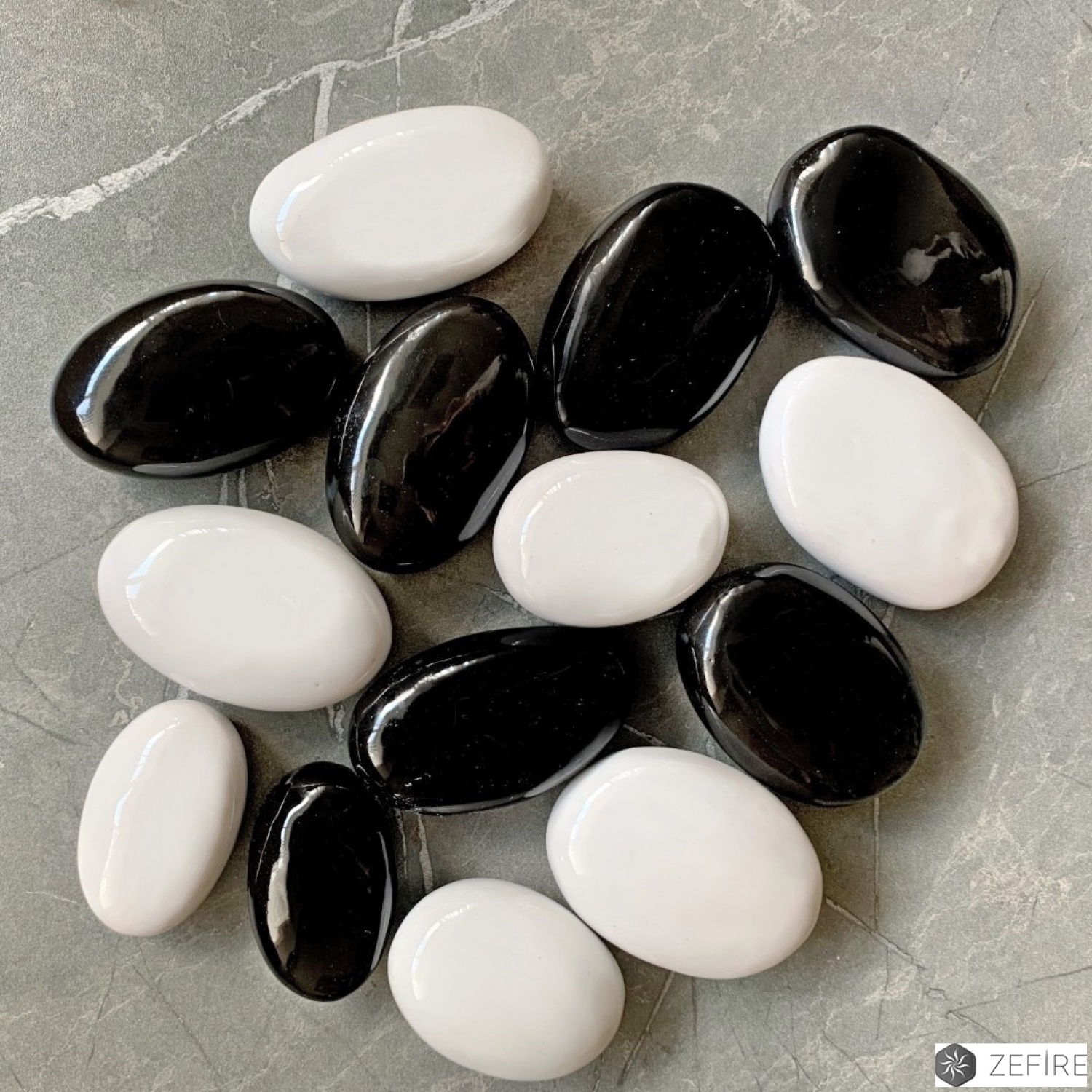 Камни керамические микс черные и белые 14 шт